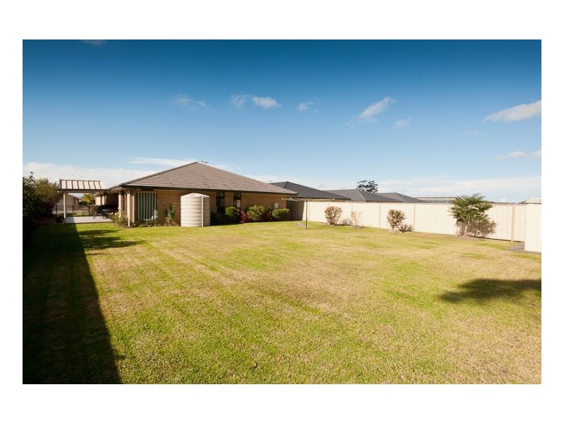 37 Albatross Way, Old Bar NSW 2430