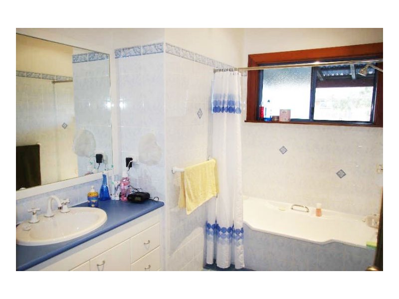 16 Old Bar Road, Old Bar NSW 2430