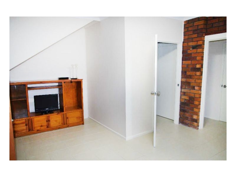 16 Old Bar Road, Old Bar NSW 2430