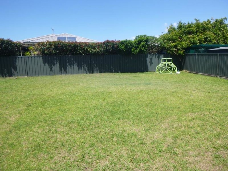 12 Rosier Place, Old Bar NSW 2430