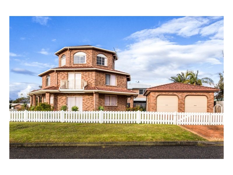12 Beach Street, Wallabi Point NSW 2430