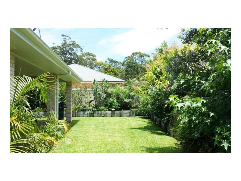 6 Kadungle Close, Wallabi Point NSW 2430