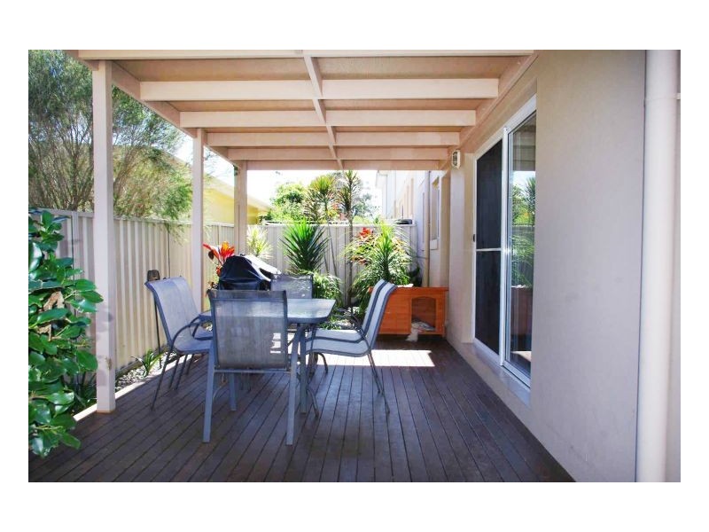 4/12 Connell Street, Old Bar NSW 2430