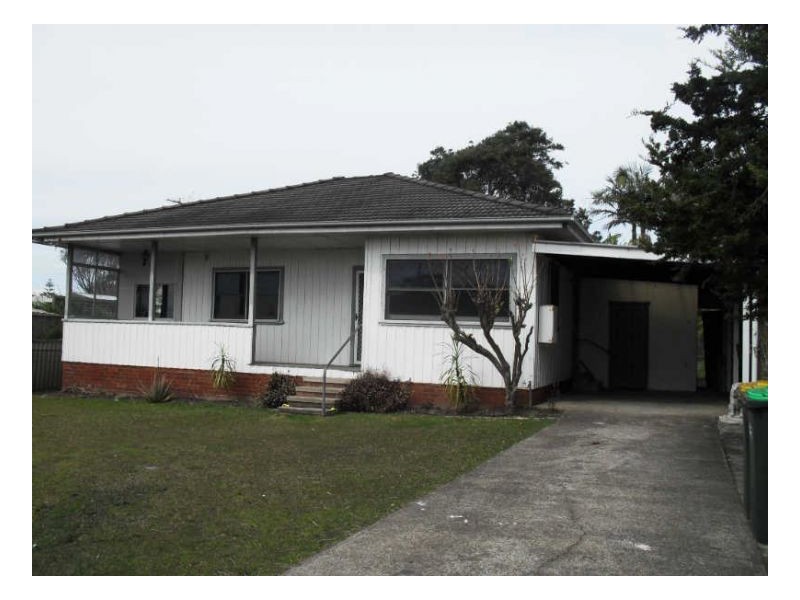 4 Old Bar Road, Old Bar NSW 2430