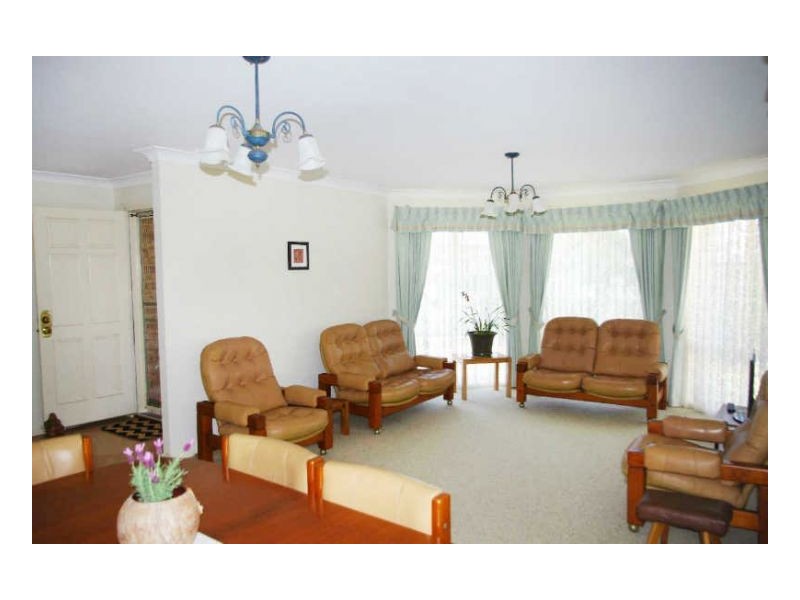 33 Pryor Cr, Old Bar NSW 2430