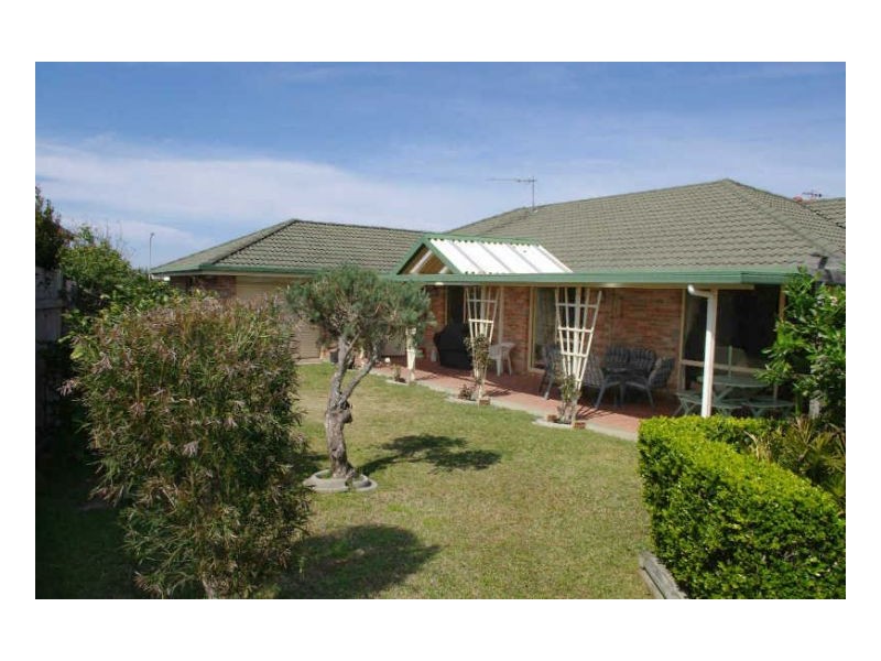 33 Pryor Cr, Old Bar NSW 2430
