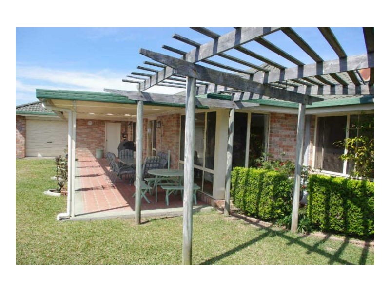 33 Pryor Cr, Old Bar NSW 2430