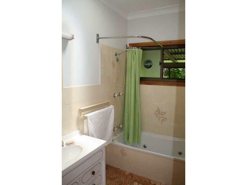 139 Manning Point Road, Old Bar NSW 2430