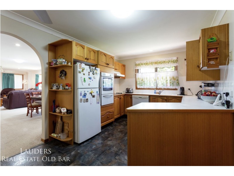 2/23 Casuarina Close, Old Bar NSW 2430