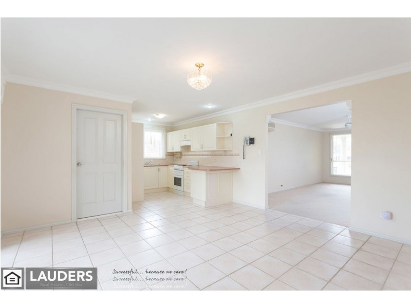 8 Snoewood Street, Old Bar NSW 2430