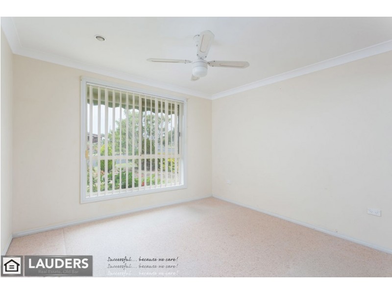 8 Snoewood Street, Old Bar NSW 2430