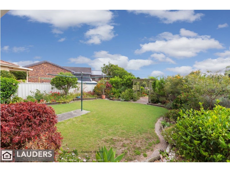 8 Snoewood Street, Old Bar NSW 2430