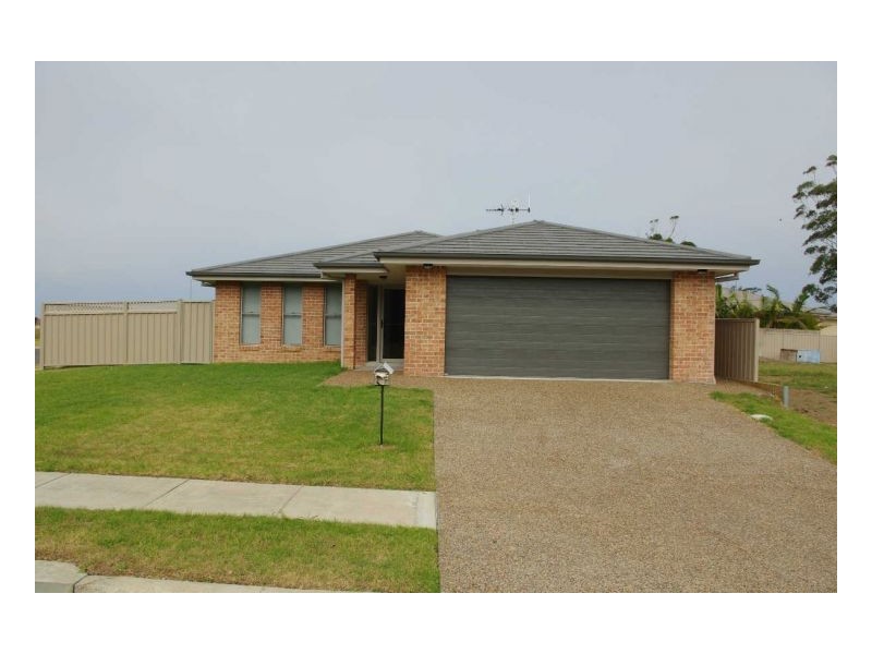 44 Albatross Way, Old Bar NSW 2430