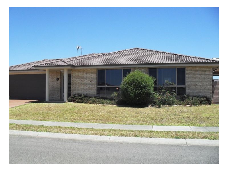 1 Yellowfin Avene, Old Bar NSW 2430