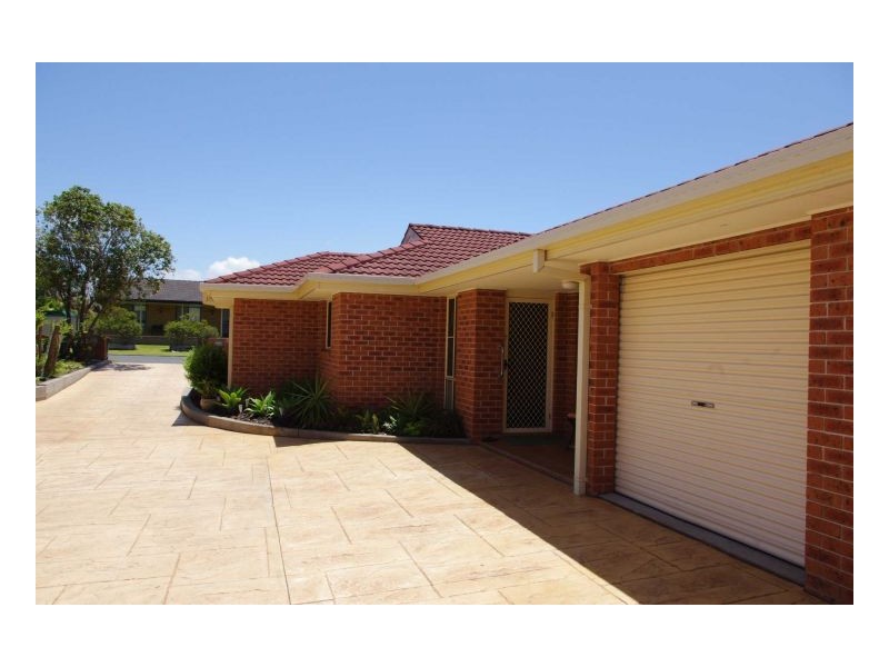 1/10 Pryor Crescent, Old Bar NSW 2430