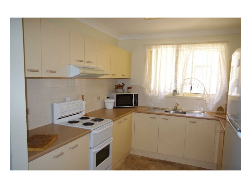 1/10 Pryor Crescent, Old Bar NSW 2430