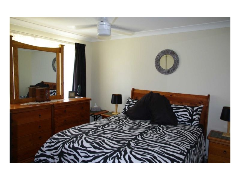 1/10 Pryor Crescent, Old Bar NSW 2430