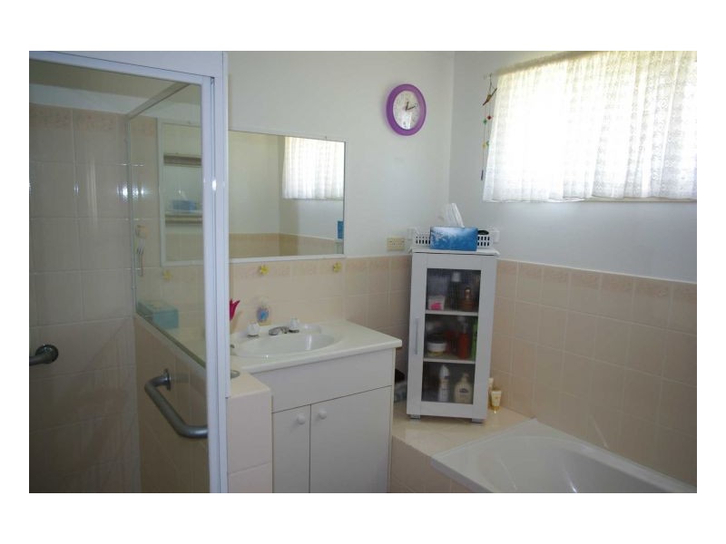 1/10 Pryor Crescent, Old Bar NSW 2430