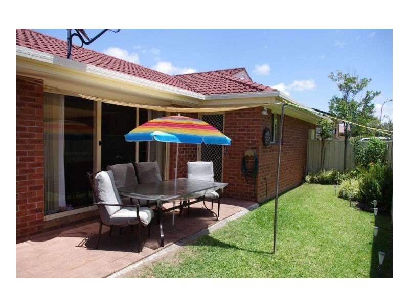 1/10 Pryor Crescent, Old Bar NSW 2430