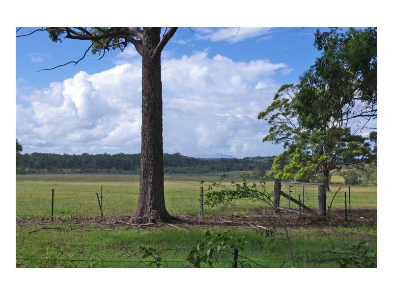 25 Banyula Drive, Old Bar NSW 2430