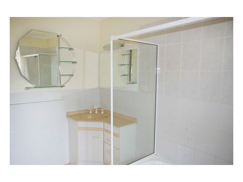 2/10 Gannet Crescent, Old Bar NSW 2430