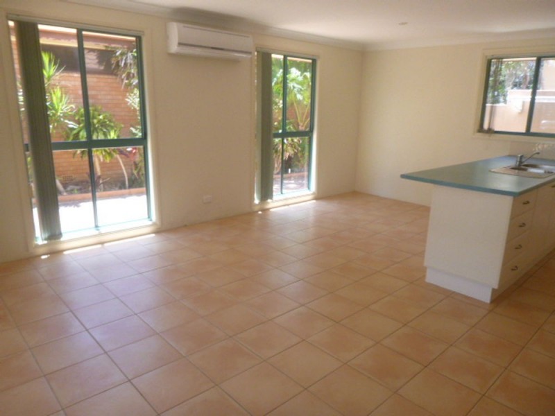 1/32 Hall Street, Old Bar NSW 2430