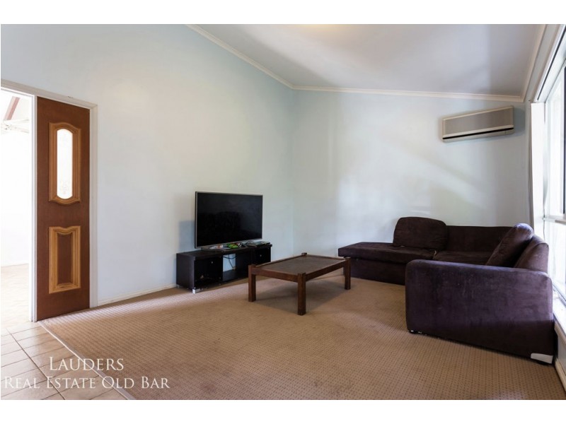 1b Kestrel Avenue, Old Bar NSW 2430