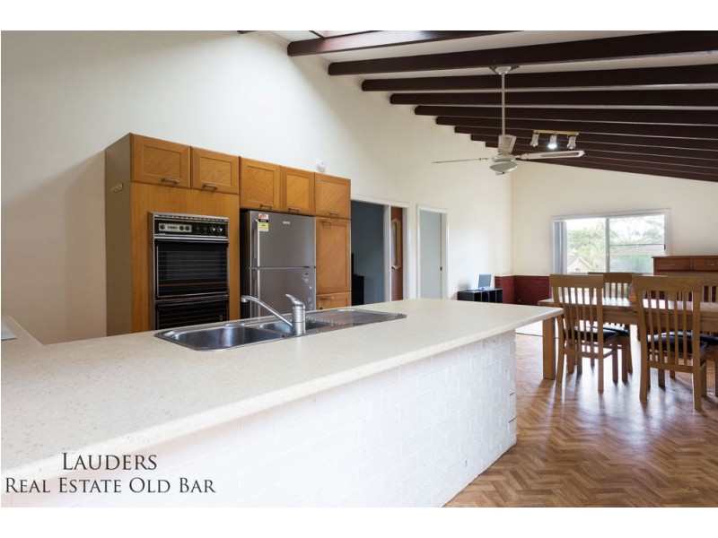 1b Kestrel Avenue, Old Bar NSW 2430