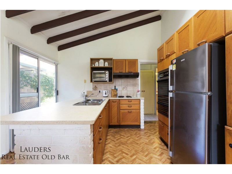 1b Kestrel Avenue, Old Bar NSW 2430