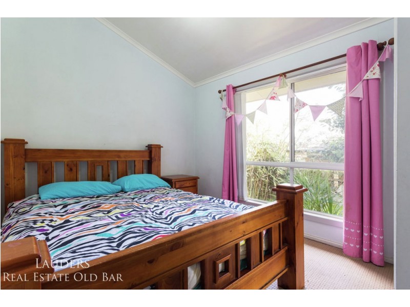 1b Kestrel Avenue, Old Bar NSW 2430