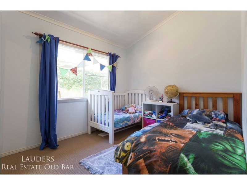 1b Kestrel Avenue, Old Bar NSW 2430