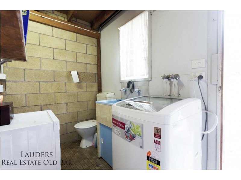 1b Kestrel Avenue, Old Bar NSW 2430