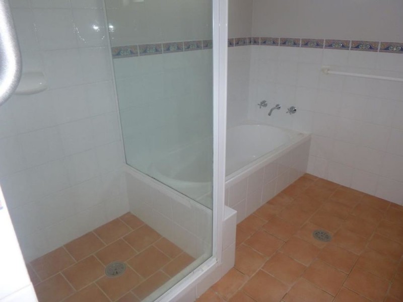 2/15 Lewis Street, Old Bar NSW 2430