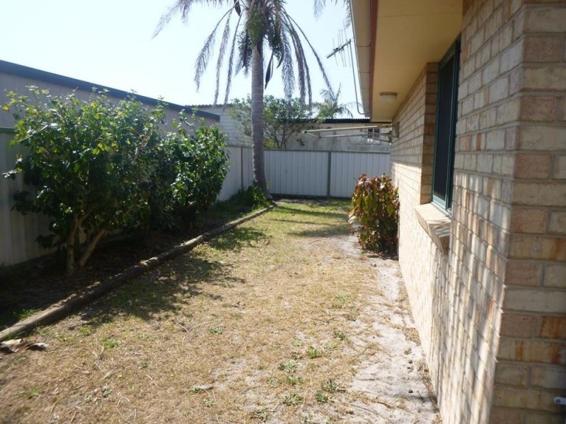 2/15 Lewis Street, Old Bar NSW 2430