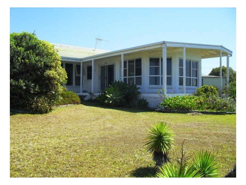 17 Marine Drive, Wallabi Point NSW 2430