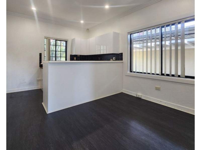 16 Olive Crescent, Peakhurst NSW 2210