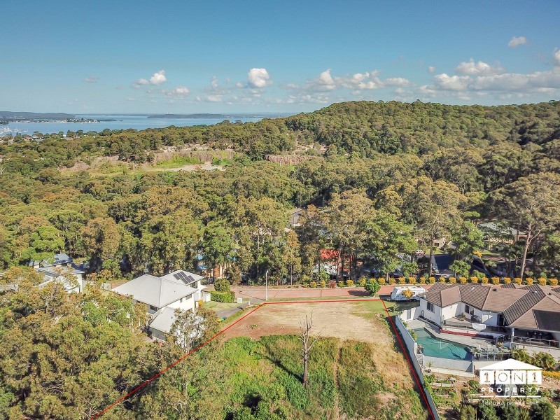 8 Castle Drive, Floraville NSW 2280