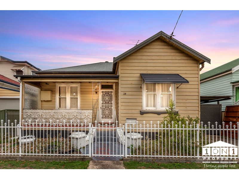 24 Roslyn Avenue, Islington NSW 2296