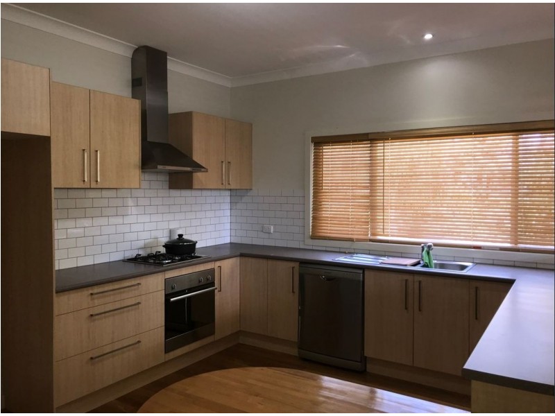 8 Victoria Crescent, New Lambton Heights NSW 2305