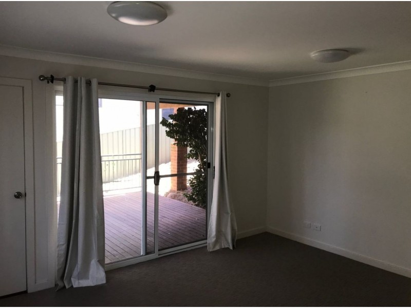 8 Victoria Crescent, New Lambton Heights NSW 2305