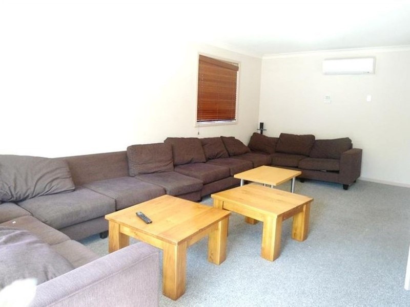 Rooms – 135 University Drive, North Lambton NSW 2299