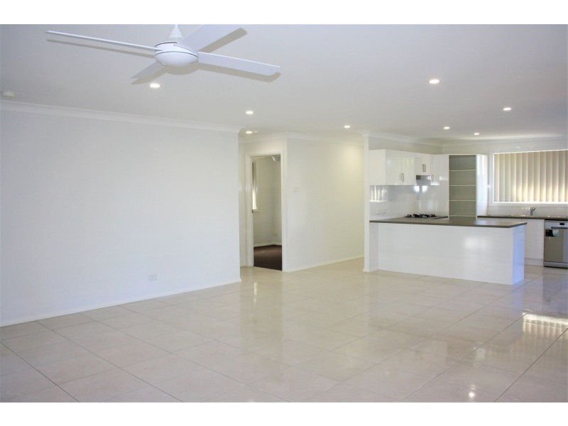 2/9 Hampden Street, Kurri Kurri NSW 2327