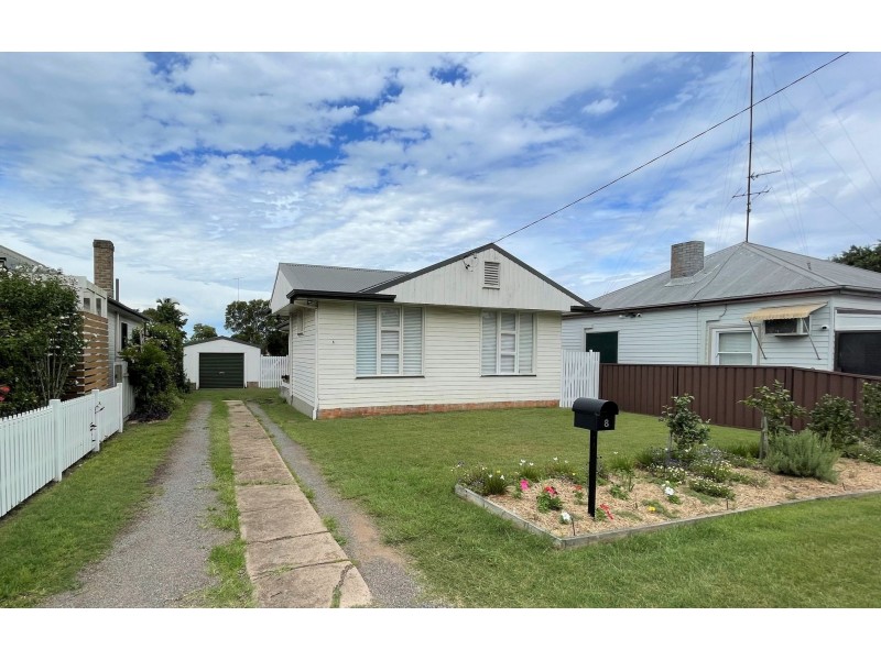8 Lawson Street, East Maitland NSW 2323