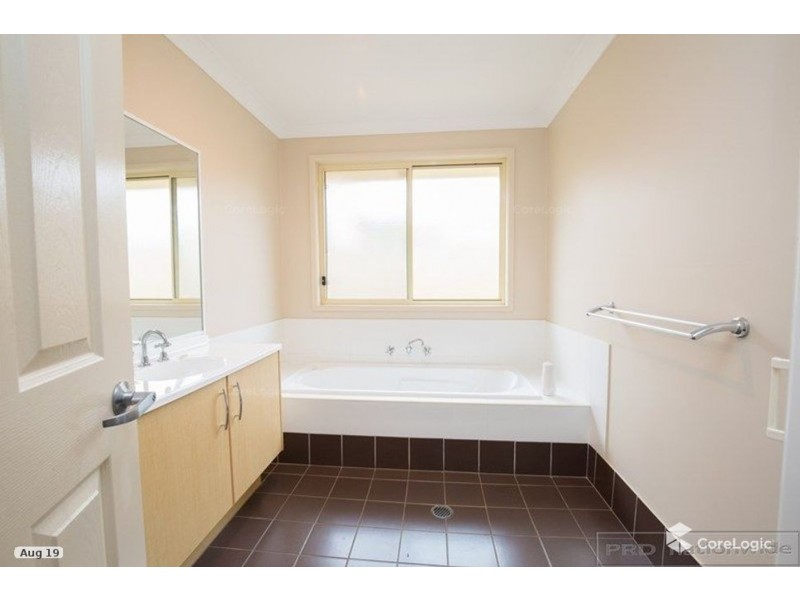 32 Carnarvon Circuit, East Maitland NSW 2323