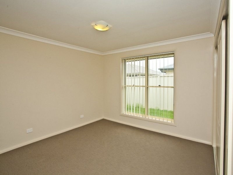 16 Niven Parade, Rutherford NSW 2320