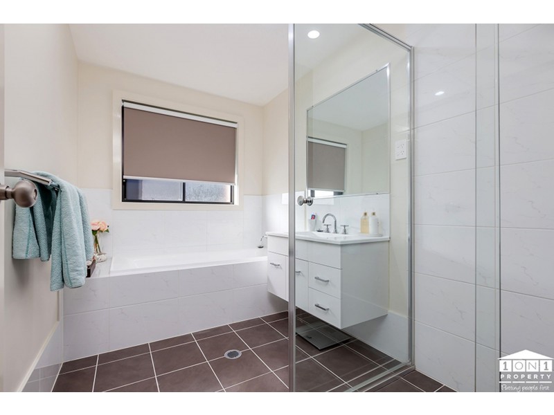 19 Armour Drive, Cameron Park NSW 2285