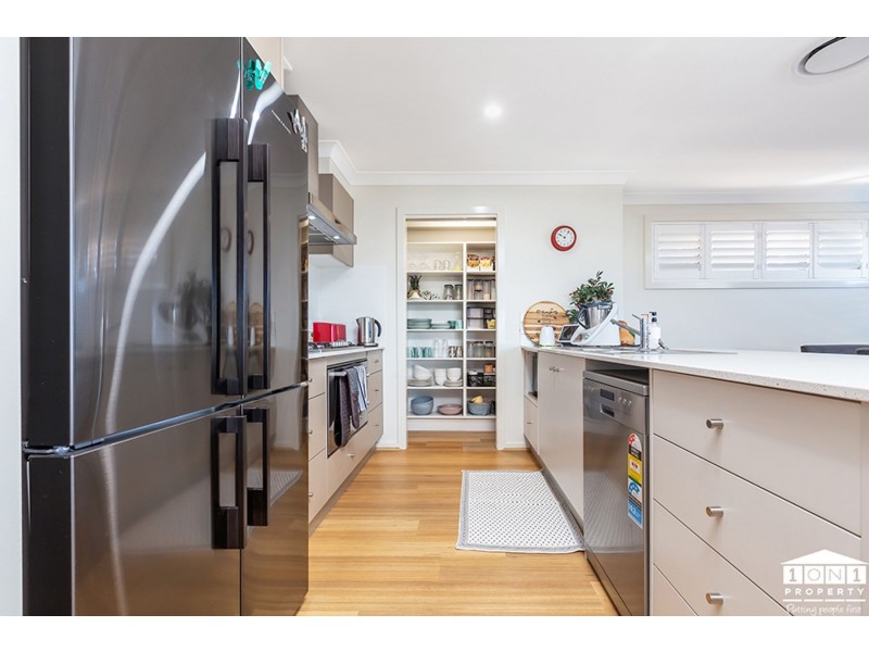 19 Armour Drive, Cameron Park NSW 2285