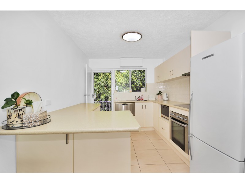 2/50 Mclean Street, Coolangatta QLD 4225