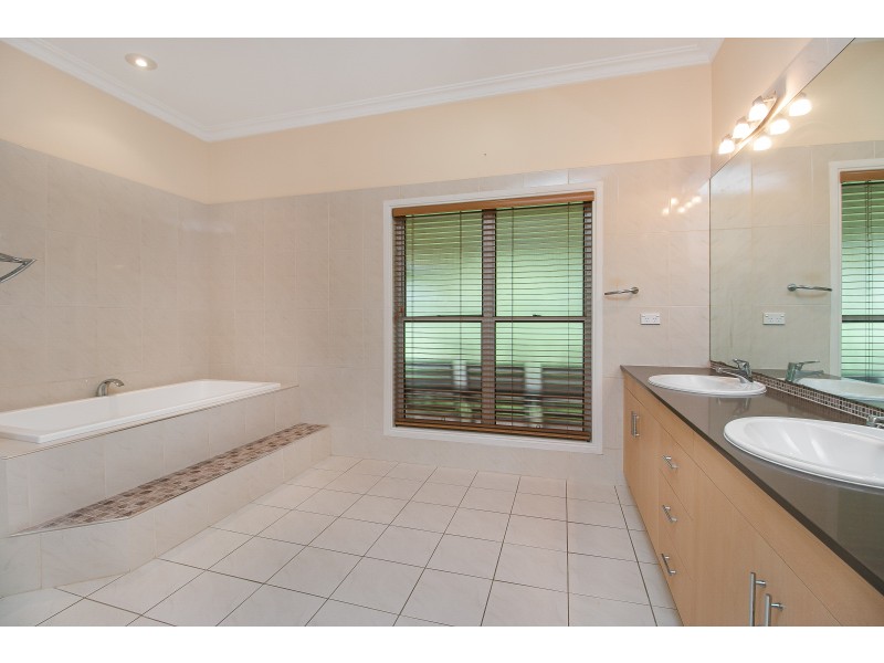 8 Glenbrae Drive, Terranora NSW 2486