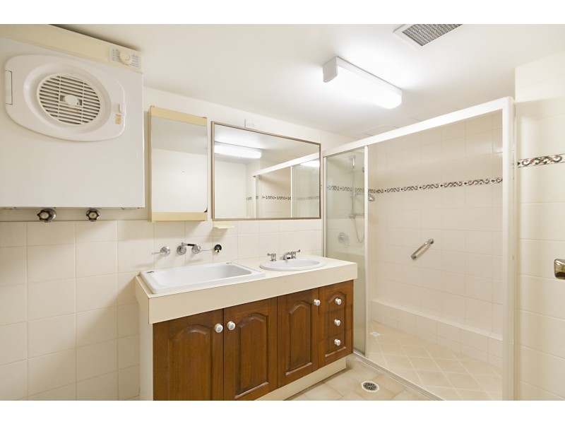 2/18 Lanham Street, Coolangatta QLD 4225